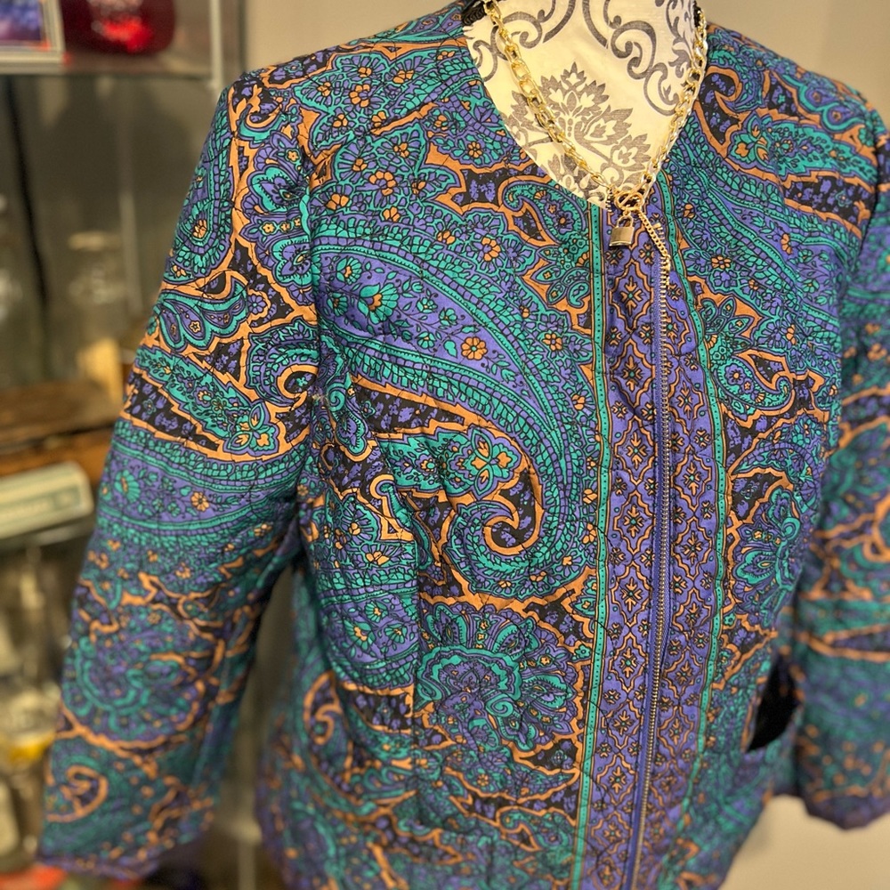 MWOT Isaac Mizrahi Live! Patterned quilted crop blazer.